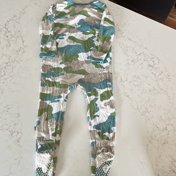 Kyte zippered footie in camo print 6-12 mon - Picture 5 of 5